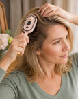 Elektrische Kopfhautmassagebürste mit Sprühfunktion