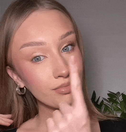 Tusz Sky High - hit sprzedaży, zapewniający wyjątkową długość i objętość rzęs