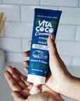 Peeling do skóry głowy Vita Coco – kokosowo-guawowy scrub przeciwłupieżowy 250 g