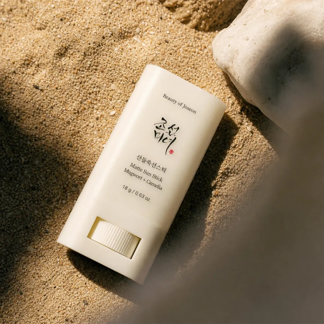 Matowy sztyft przeciwsłoneczny Beauty of Joseon z bylicą i kamelią SPF50+ PA++++ – 18 g
