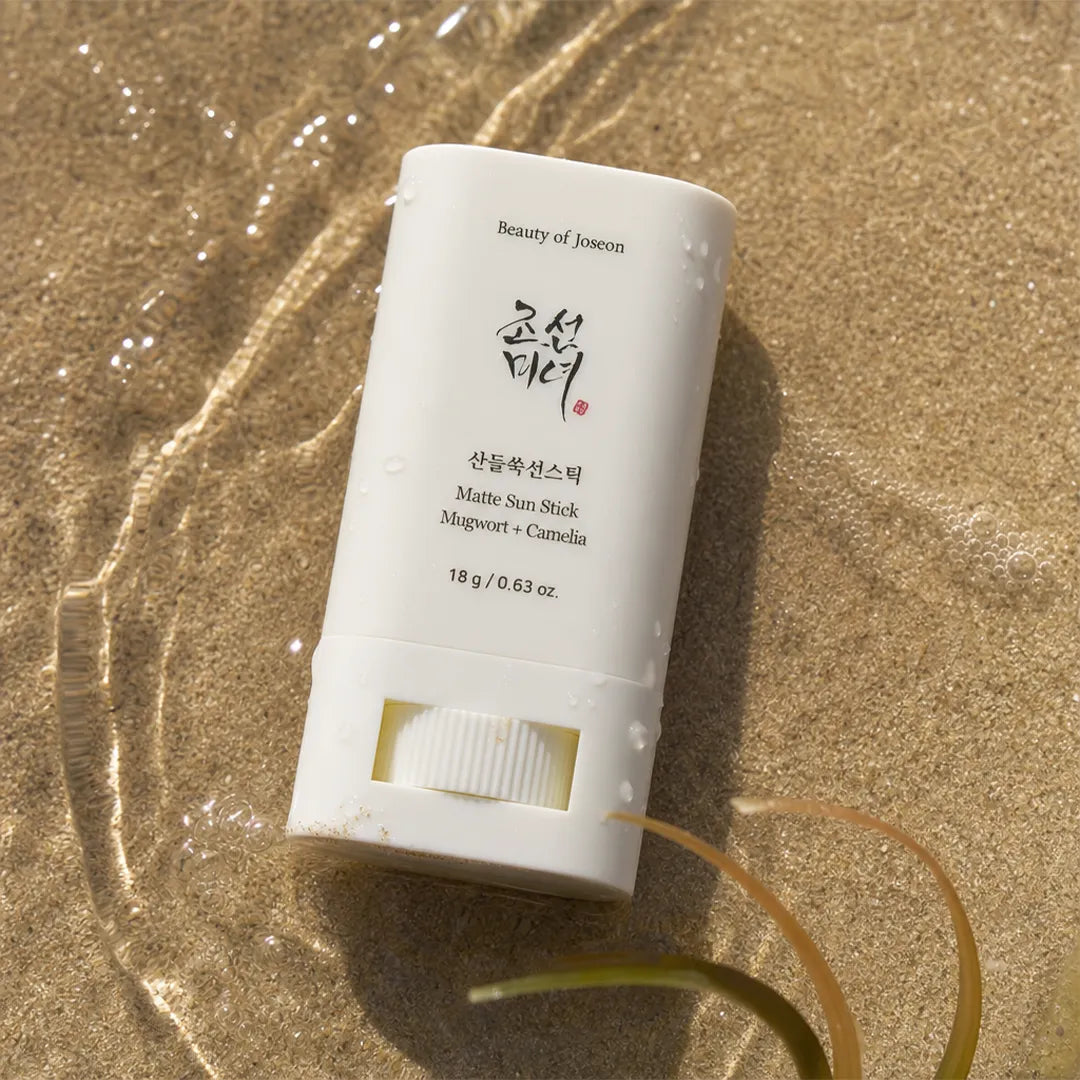 Matowy sztyft przeciwsłoneczny Beauty of Joseon z bylicą i kamelią SPF50+ PA++++ – 18 g
