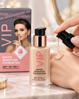 Bride Shiny VIP Water Sensation Foundation – konsystencja podkładu na dłoni