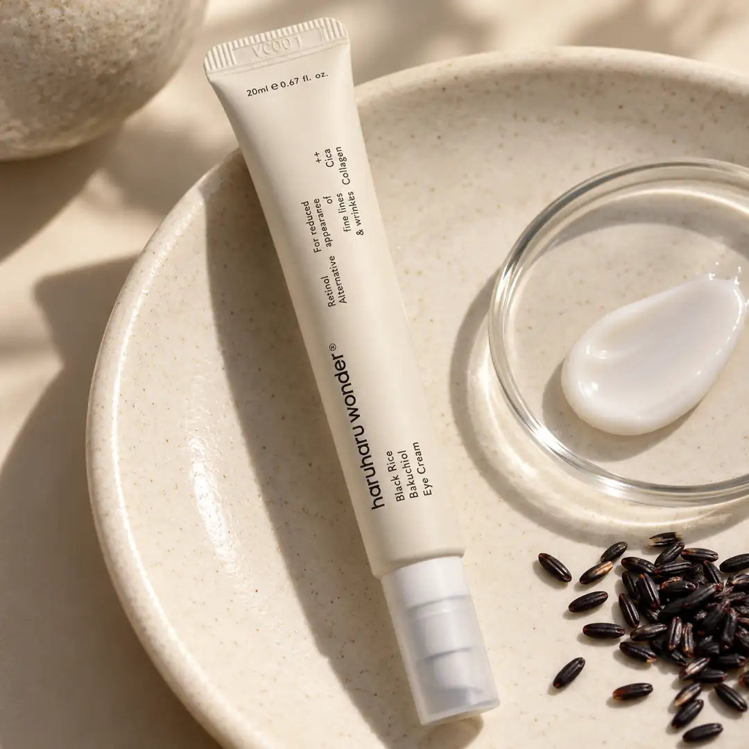 Haruharu Wonder Bakuchiol Eye Cream – mleczna konsystencja kremu i czarny ryż