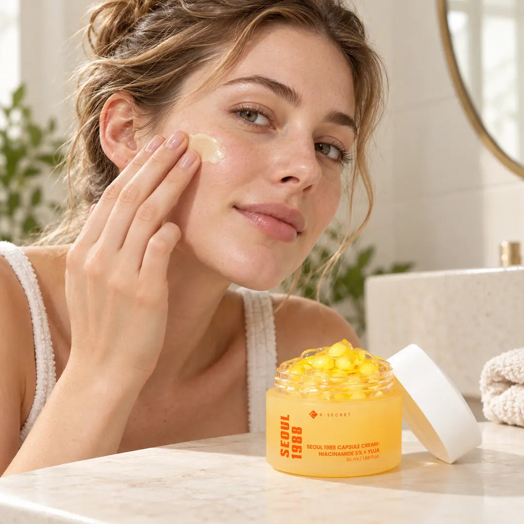 Aplikacja kremu K-SECRET Niacinamide 5% + Yuja na policzek