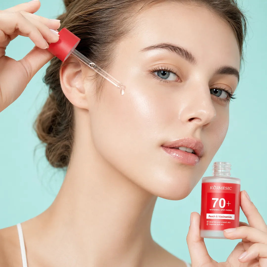 Serum rozjaśniające do twarzy z brzoskwinią i niacynamidem Kormesic 70+